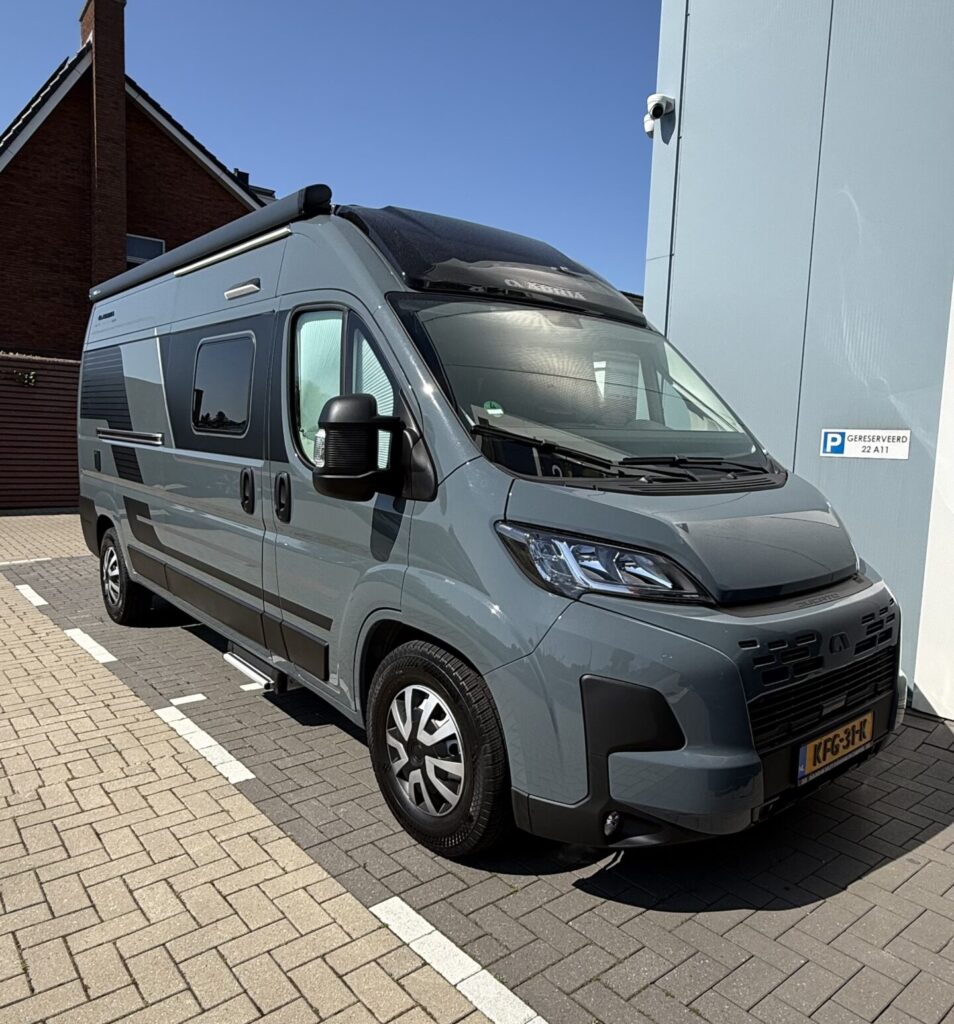 Adria Twin Supreme 600 SPB - Vooraanzicht